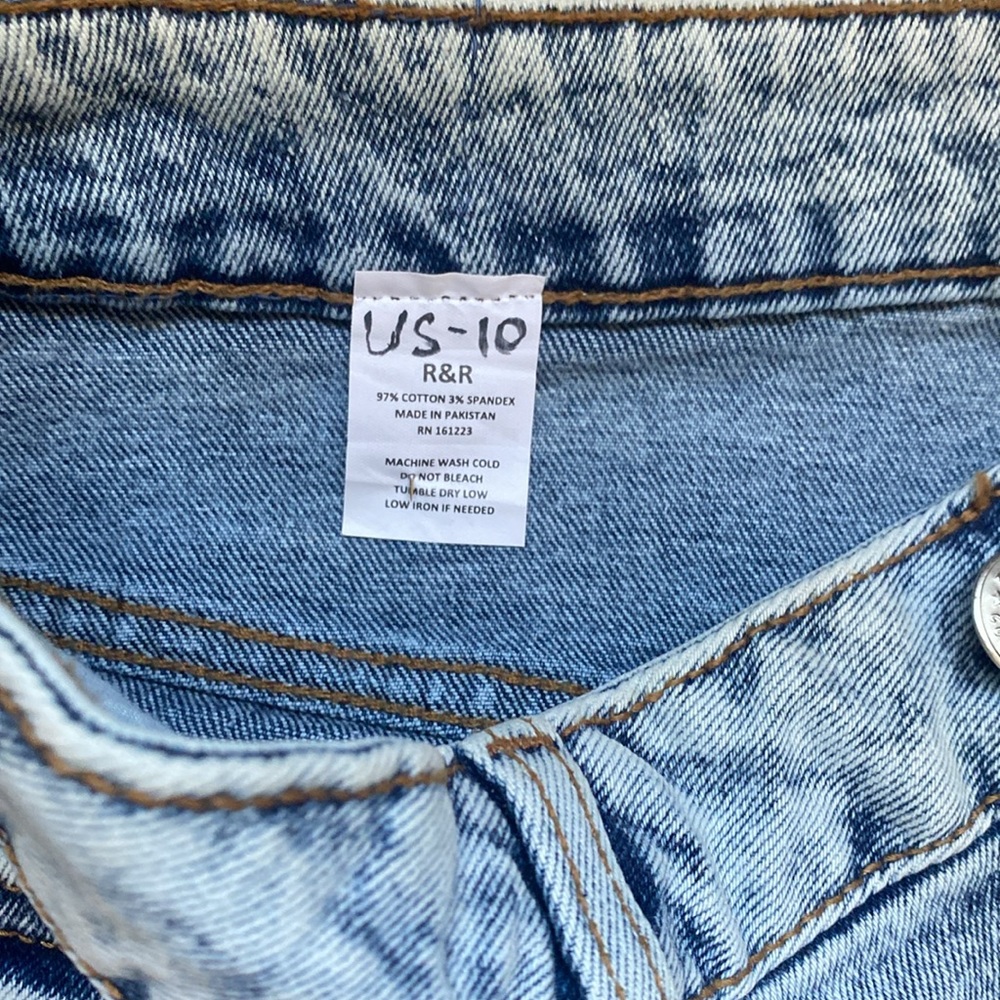 Shorts - Picture 3 of 6